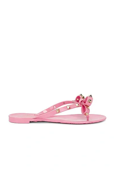 Valentino Garavani Rockstud Thong Sandals In Pink