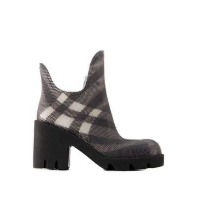 Burberry Marsh Check In Black