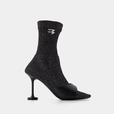 Balenciaga 3b Sock Pumps In Black