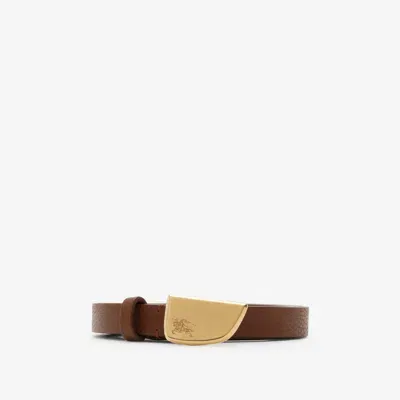 Burberry Thin Leather Shield Belt In Hazel/gold