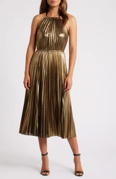 Chelsea28 Metallic Pleated Cocktail Dress In Gold