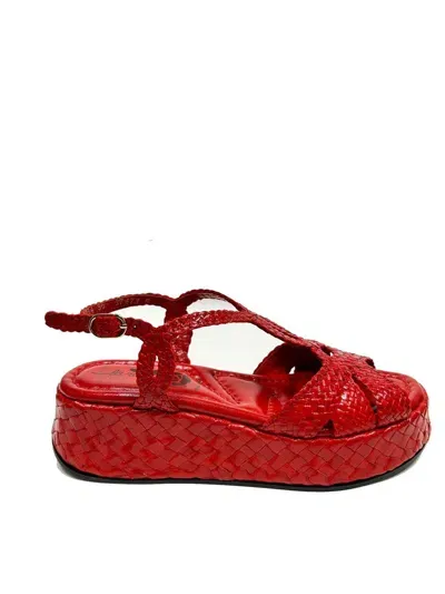 La Rose Maui Platform Wooden Sandal In Cereza