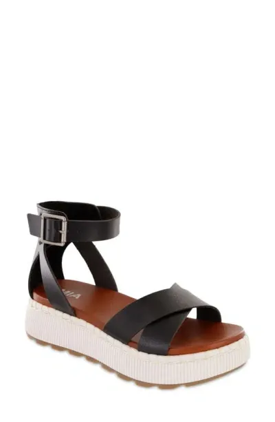 Mia Hana Platform Sandal In Black