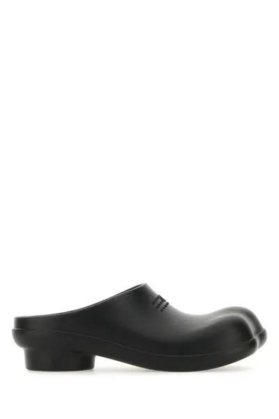 Mm6 Maison Margiela Slippers In Black