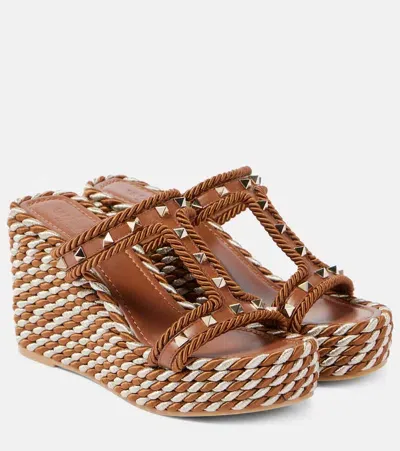 Valentino Garavani Espadrille-wedges Rockstud Aus Leder In Braun