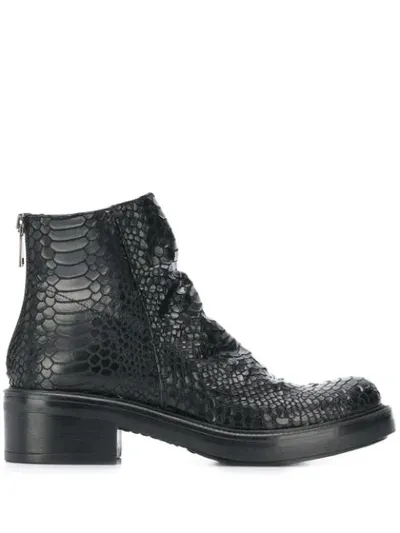 Strategia Oslo Boots In Black