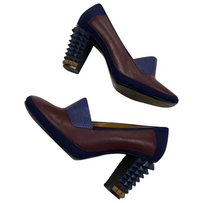 Pre-owned Fendi Leather Heels In Burgundy