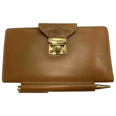 Pre-owned Ferragamo Leather Clutch In Camel