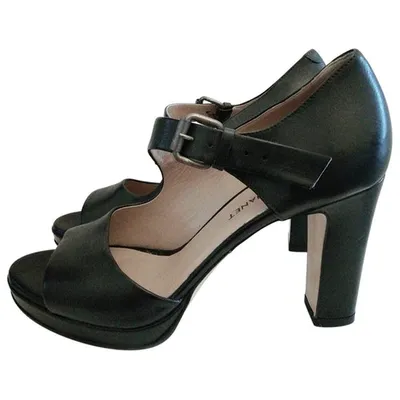 Pre-owned Janet & Janet Leather Heels In Black